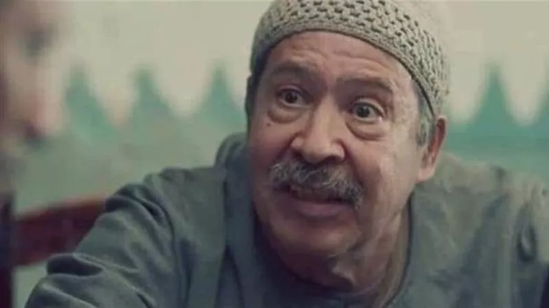 بنية الشفاء .. شاب يؤدي مناسك العمرة للفنان سامي عبدالحليم 