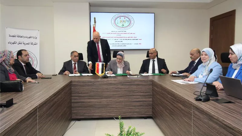 «نقل الكهرباء» توقع عقدا لتنفيذ خطوط ربط لمشروعات طاقة الرياح بقدرة 1100 ميجاوات