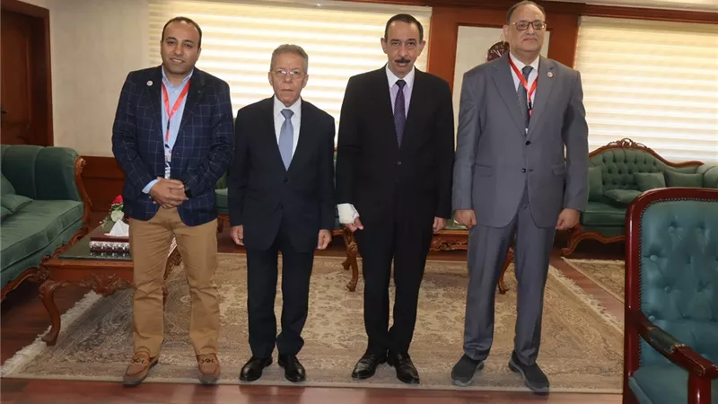 محافظ سوهاج يستقبل النقيب العام لأطباء مصر بحضور نقيب المحافظة 