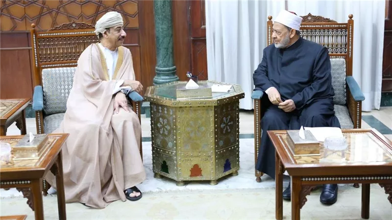 سفير عمان من مشيخة الأزهر.. نعتز بدور الإمام الطيب في نشر قيم الإسلام الوسطي