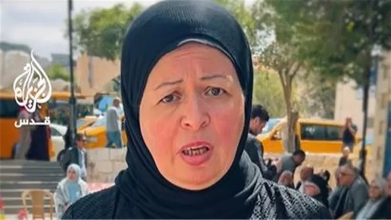«هجموا على بيتي واعتقلوا ولادي».. استغاثة والدة أسير فلسطيني من جرائم الاحتلال