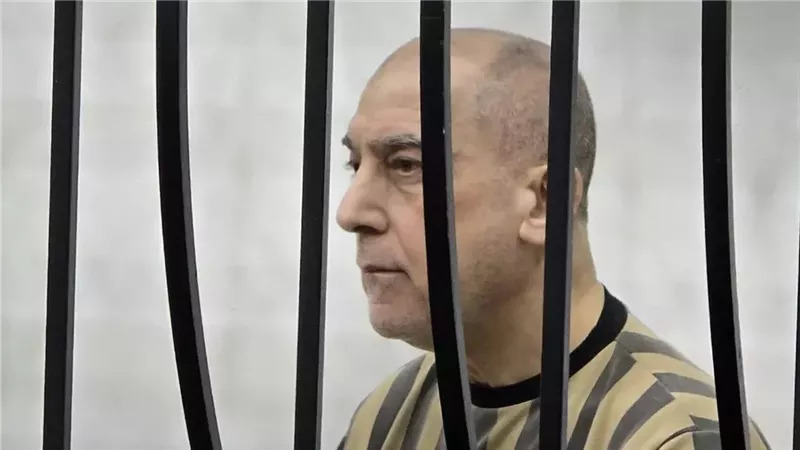 أول مسؤول من النظام السابق أمام القضاء.. عاطف نجيب في قفص الاتهام بدمشق