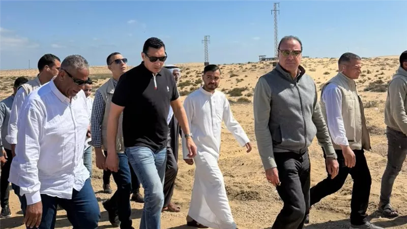 العماري يطالب بتطوير مركز شباب وإنشاء نادٍ رياضي خلال زيارة الوزير لسيناء