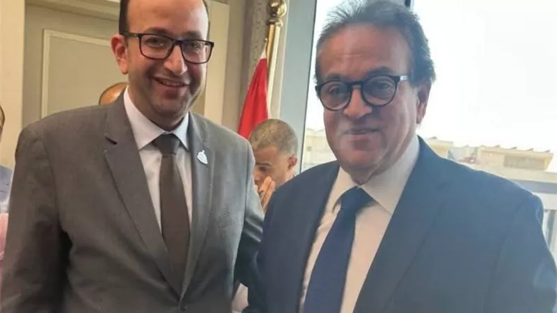 دعم وتطوير مستشفى حميات طهطا بسوهاج على طاولة وزير الصحة 