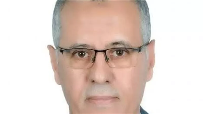 تكريم علمي رفيع.. فوز ماهر مصباح بجائزة جامعة السويس للرواد