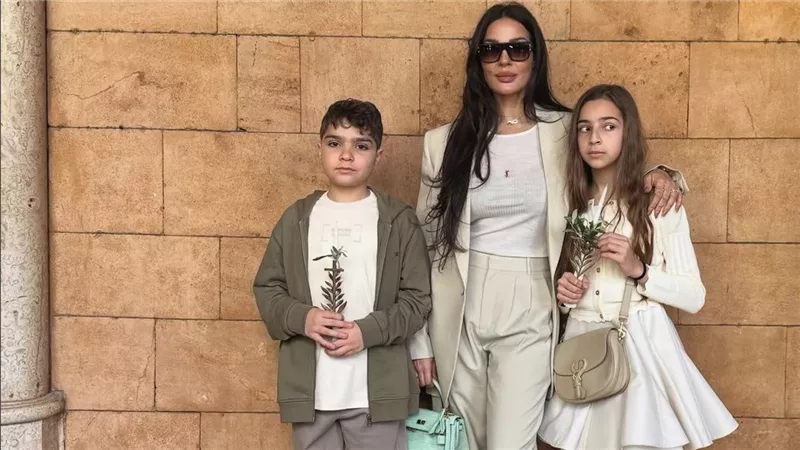 بإطلالات صيفية مميزة.. نادين نسيب نجيم تحتفل بأحد الشعانين مع ولديها |صور