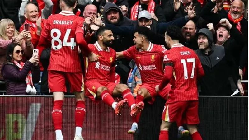 محمد صلاح: الفوز أهم من الأداء مع ليفربول.. وأتمنى بقاء فان دايك