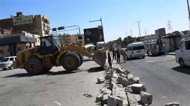 محافظ أسوان يعلن عن بدء مشروع تطوير وتوسعة طريق السادات بطول 8 كيلو متر
