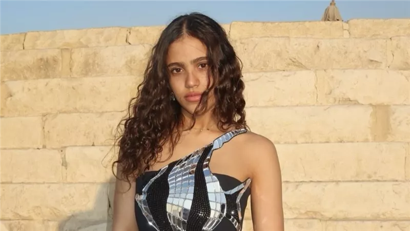 بفستان أسود .. جني دياب تتألق في أحدث ظهور على 