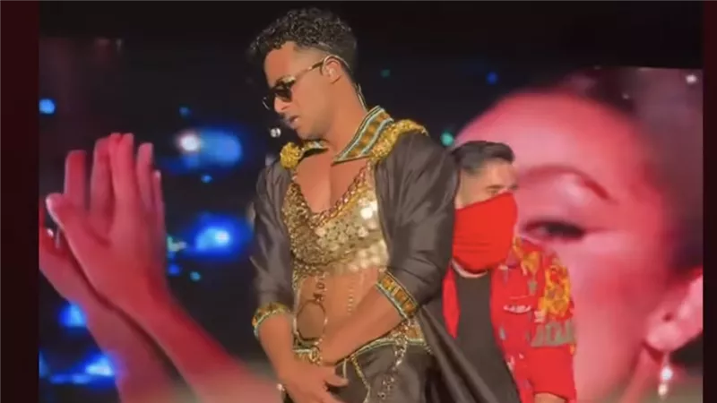  لماذا يتعمد الفنان محمد رمضان إثارة الجدل بإطلالات غريبة؟ طبيب نفسي يجيب