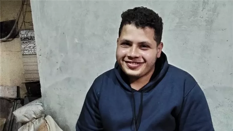 شاب من ذوي الهمم يستغيث بالرئيس السيسي : «نفسي أعيش حياة طبيعية وكريمة»| خاص