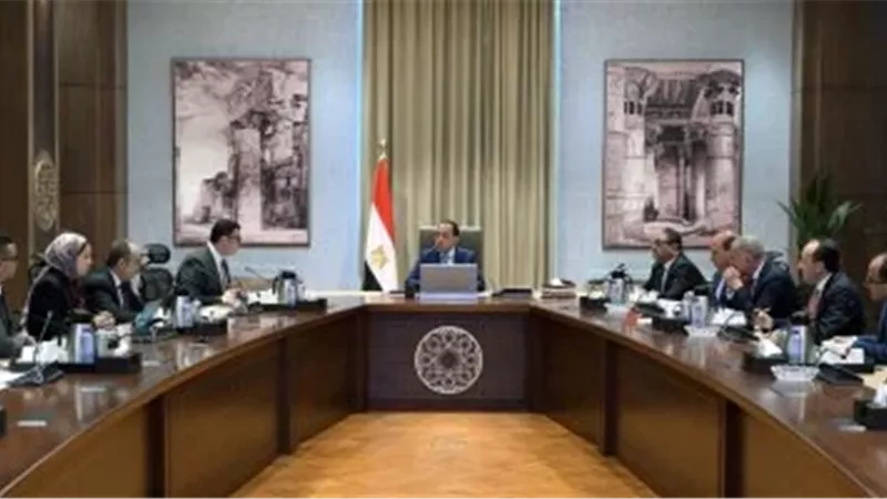 رئيس الوزراء يتابع تنفيذ مشروع سد ومحطة 