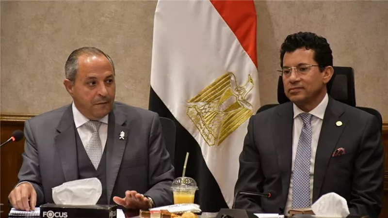 أشرف صبحي يبحث مع محافظ بورسعيد ورئيس لجنة الشباب والرياضة مستجدات الاستاد