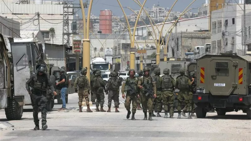 دهس شرطي إسرائيلي جنوب الخليل.. وفرار المنفذ إلى بلدة فلسطينية مجاورة