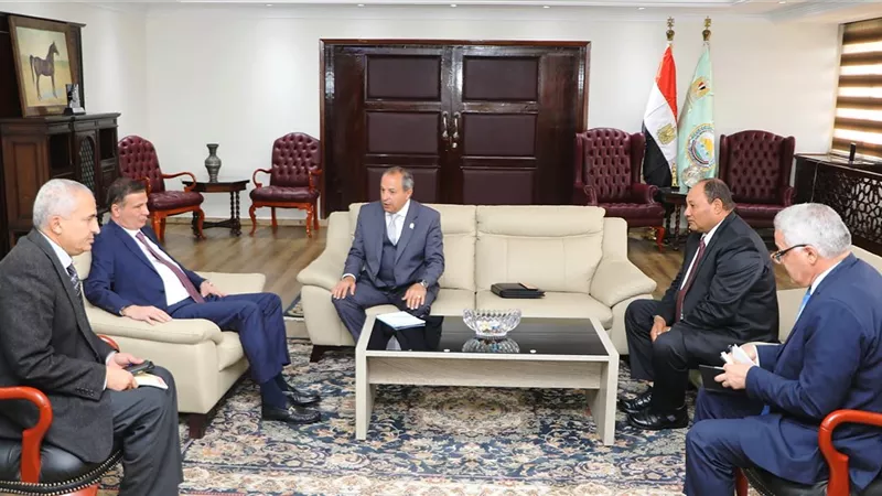 وزير الزراعة يبحث مع محافظ بورسعيد ملف تقنين الأراضي وتعزيز الخدمات البيطرية 