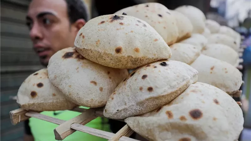 ما مصير سعر رغيف العيش بعد تحريك أسعار السولار والبنزين؟.. التفاصيل