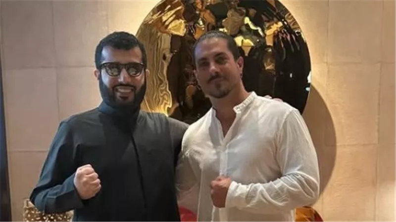 المستشار تركي آل الشيخ يلتقي بالفنان ومتخصص المكياج mike marino 