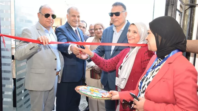 75 مدرسة تشارك بـ 200 لوحة في افتتاح المعرض السنوي للتربية الفنية ببورسعيد 