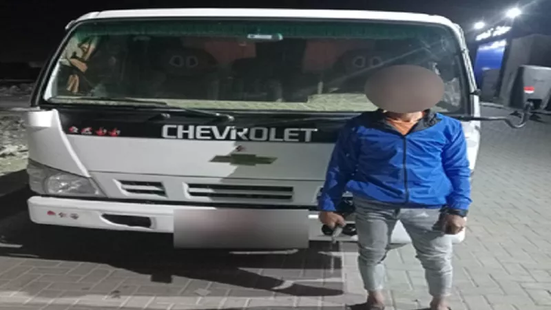 بسبب حمولة خطرة.. ضبط سائق نقل متهور على طريق سريع في البحيرة