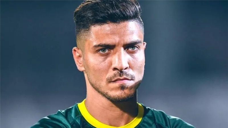 أحمد حسن  : محمد شريف لم يوقع لأي نادي حتى الآن .. تفاصيل 