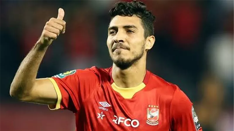 أمير هشام: محمد شريف يتنظر الأهلي ولم يعرض نفسه على الزمالك
