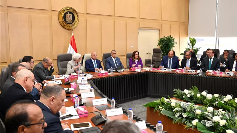 “الصناعة”: توجيهات بتشجيع القطاع الخاص لاستثمارات جديدة بقطاع مخلفات قصب السكر