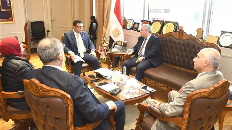وزير الإسكان يبحث أوجه التعاون مع  رئيس الهيئة الوطنية للصحافة