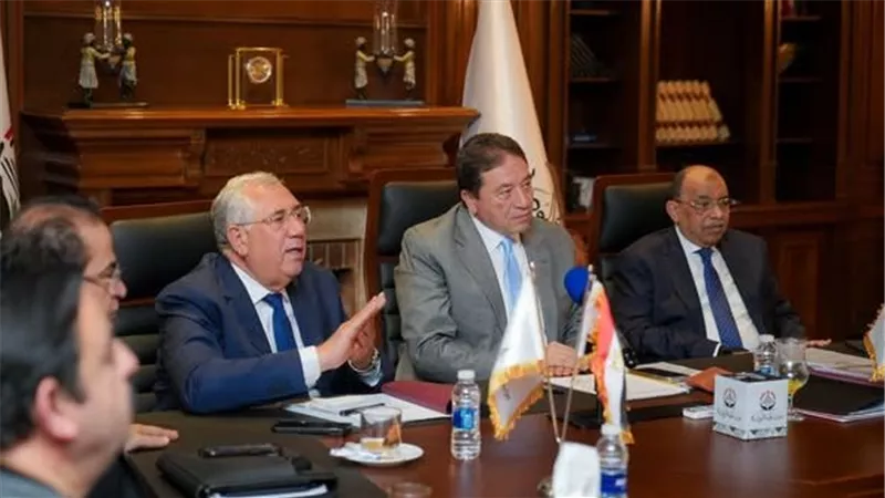 أمانة الدفاع بحزب الجبهة تناقش البطالة والتعاون مع الأحزاب الفرنسية 