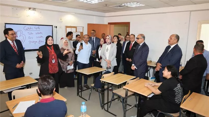 محافظ المنيا يتفقد مدرسة النيل الدولية ويشارك في ندوة «معًا ضد السرطان»