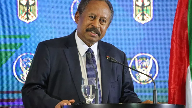  حمدوك يُحذر: السودان على أعتاب عزلة دولية جديدة بسبب سياسات السلطة الحالية