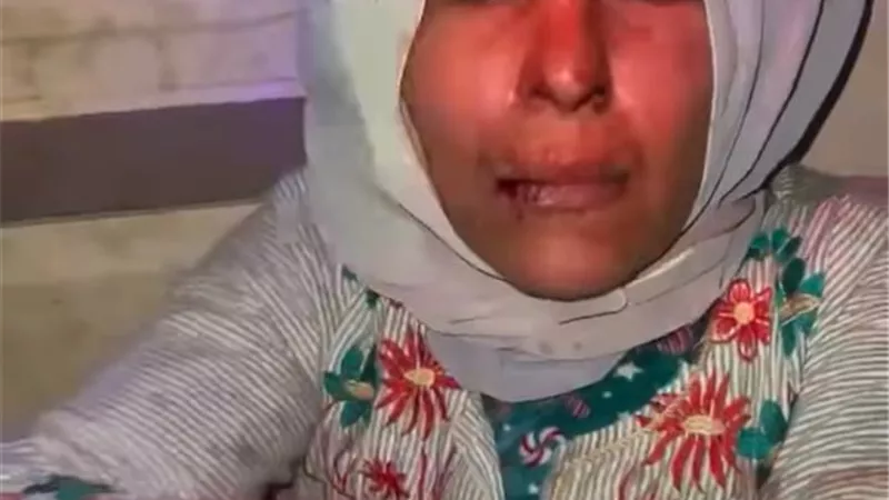 افتكروهم بيخطفوا الأطفال.. القبض على سيدتين أثناء تسولهما في المحلة |صور