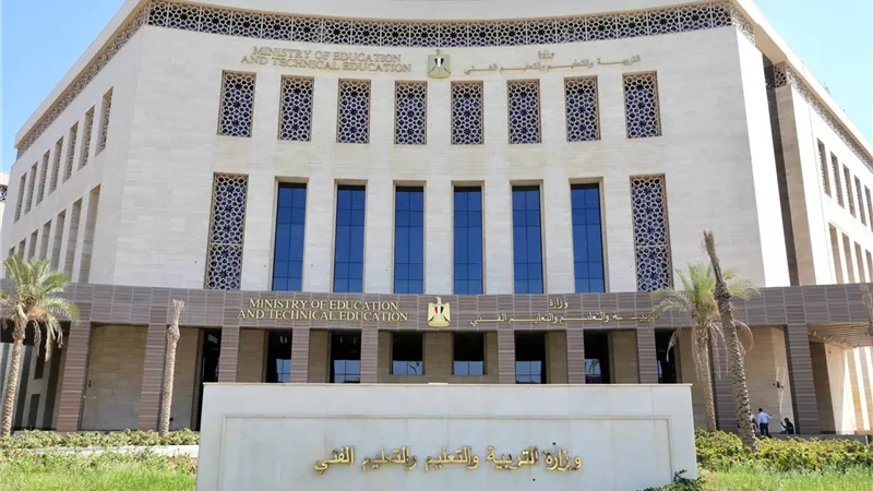 التعليم: عقد امتحانات «تجريبية» لطلاب الشهادة الإعدادية للتدريب على «البوكليت»