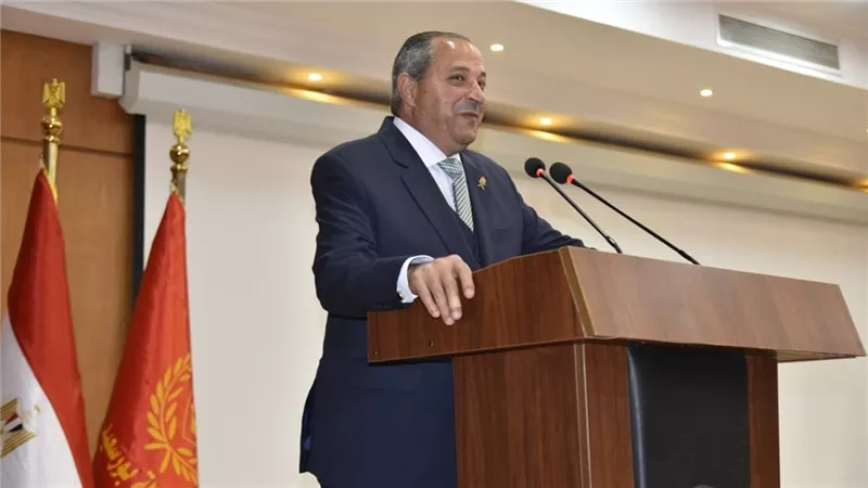 محافظ بورسعيد يهنئ الأقباط العاملين بالديوان العام والأحياء بعيد القيامة |صور