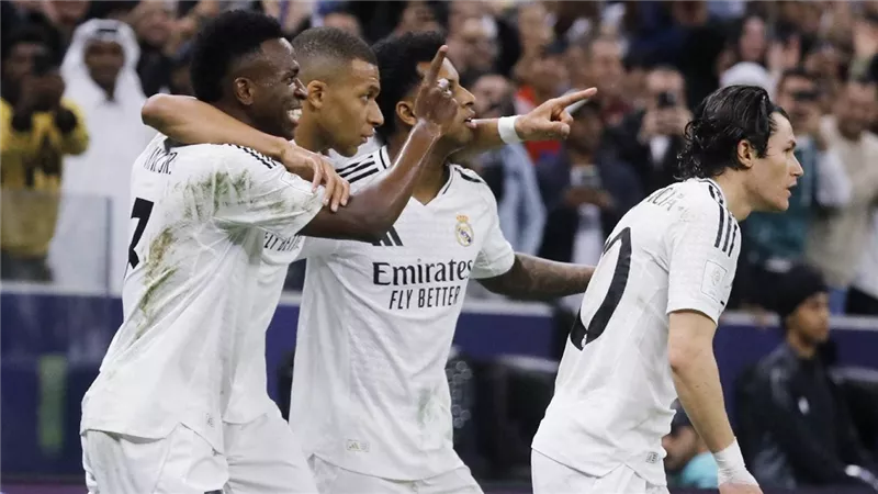 حلم الريمونتادا.. ثلاثي الرعب يقودون هجوم ريال مدريد أمام أرسنال