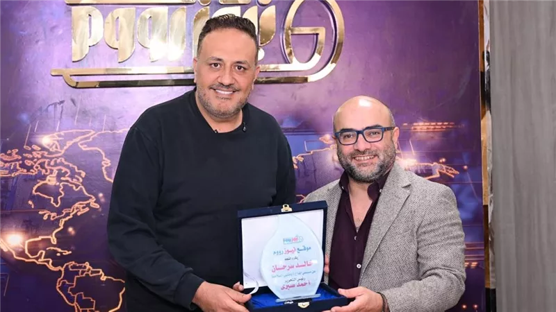 «نيوز رووم» يكرم خالد سرحان بعد نجاحه في «المداح 5» و«منتهي الصلاحية» (صور)