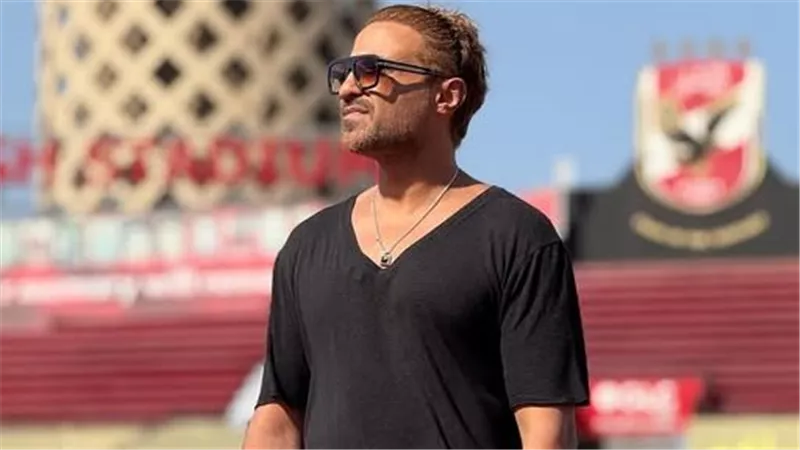 أحمد فهمي يشارك متابعيه بصورة من كواليس التصوير مع كأس العالم للأندية