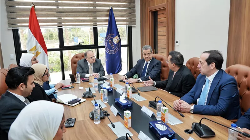 رئيس هيئة الدواء يبحث مع ممثلي شركة أبوت العالمية ملف توطين المستحضر