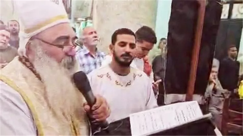 طقوس خاصة من صلاة اللقان بكنيسة أبي فام الجندي بقنا| صور وفيديو
