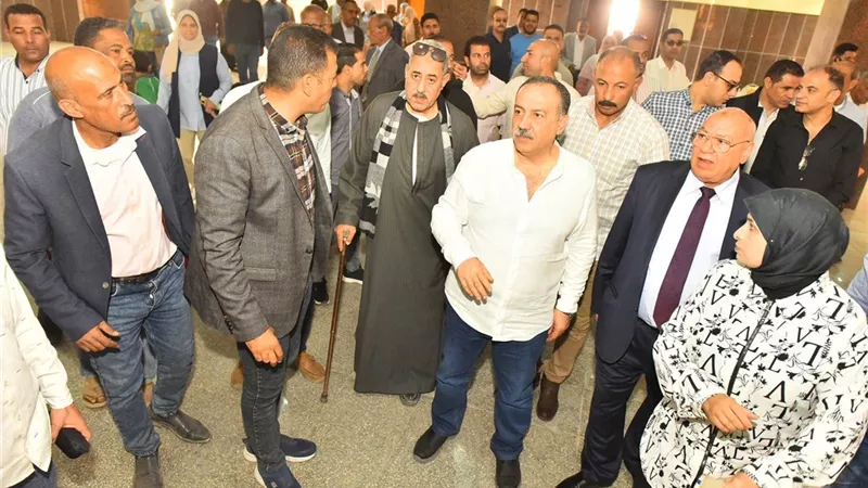 محافظ أسيوط يتفقد التجهيزات النهائية لأعمال تطوير النصب التذكاري لقرية بني عدي