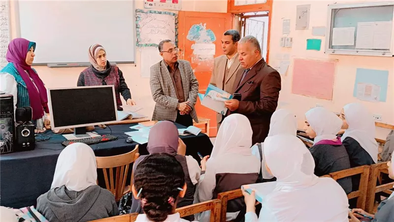جولة ميدانية لمتابعة انضباط العملية التعليمية بمدارس غرب وشرق الفيوم |صور