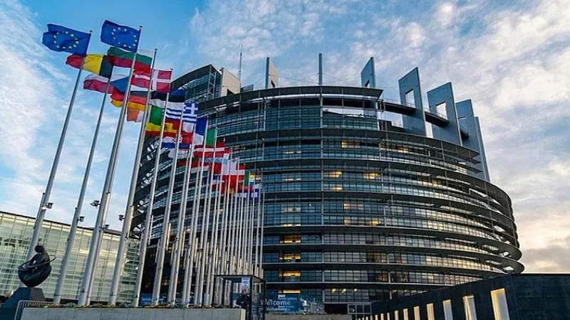 مستشار سابق بالبرلمان: أوروبا تتمسك بفكرة التكتل أمام العقلية الأمنية