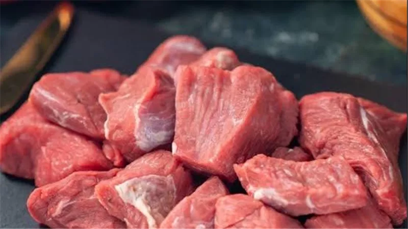 هل يجوز أكل الناذر من نذره.. ومتى يحق له إطعام أقاربه؟ 