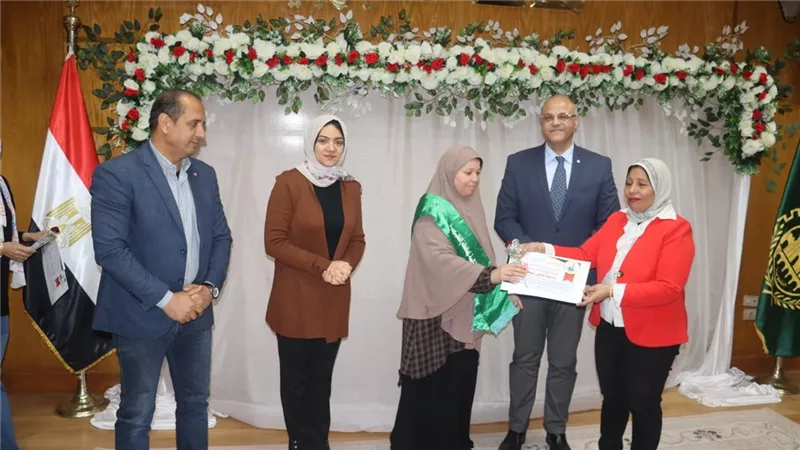 محافظ القليوبية يشهد احتفالية تكريم الأيتام والأمهات المثاليات والابن المثالي 