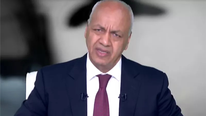 مصطفى بكري عن هجرة الأطباء: «الوضع خطير.. ولازم الدولة تتحرك فورا»