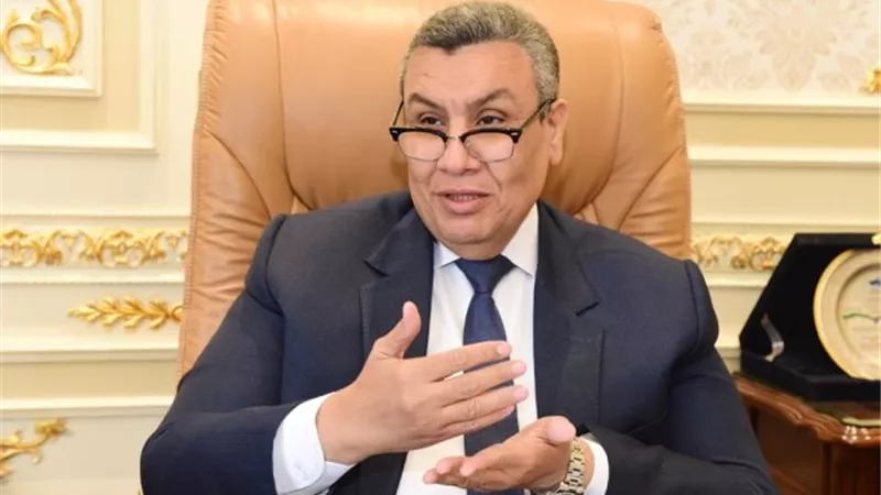 استجابة لطلب النائب مصطفى سالم.. وزير الصحة يوافق على دعم مستشفى طهطا- مستندات