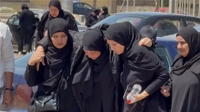 انهيار زوجة سليمان عيد فور وصول جثمانه إلى مسجد المجمع الإسلامي |فيديو وصور 
