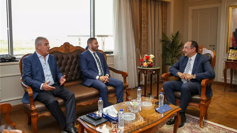 وزير قطاع الأعمال العام يبحث التعاون  مع 