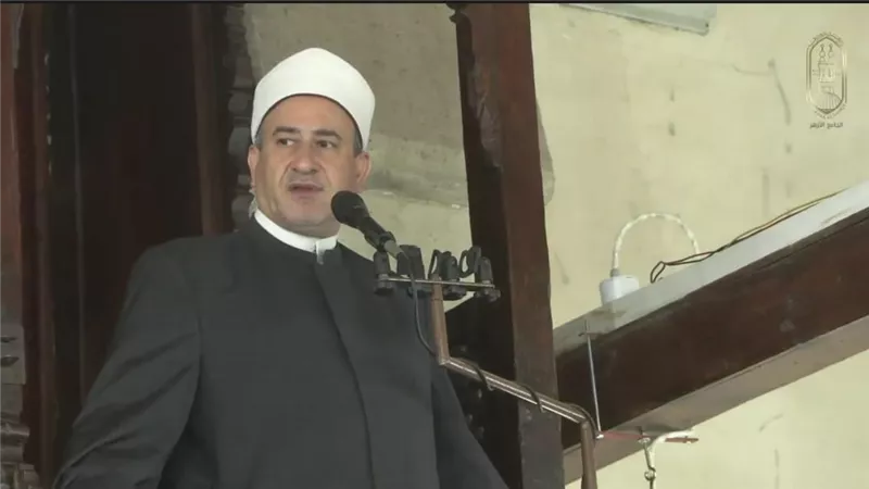 ما هو واجب المؤمن في زمن الفتن؟.. خطيب الجامع الأزهر يجيب