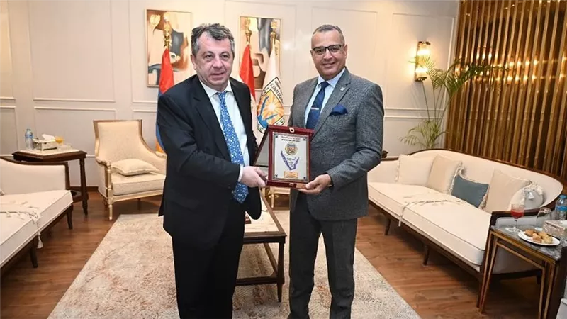محافظ جنوب سيناء يستقبل سفير أرمينيا لتعزيز سبل التعاون بين الجانبين