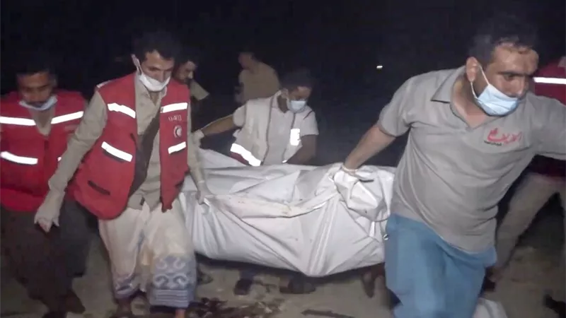 صور| أقمار صناعية توثق لحظة الانفجار الأمريكي في ميناء رأس عيسي اليمني
